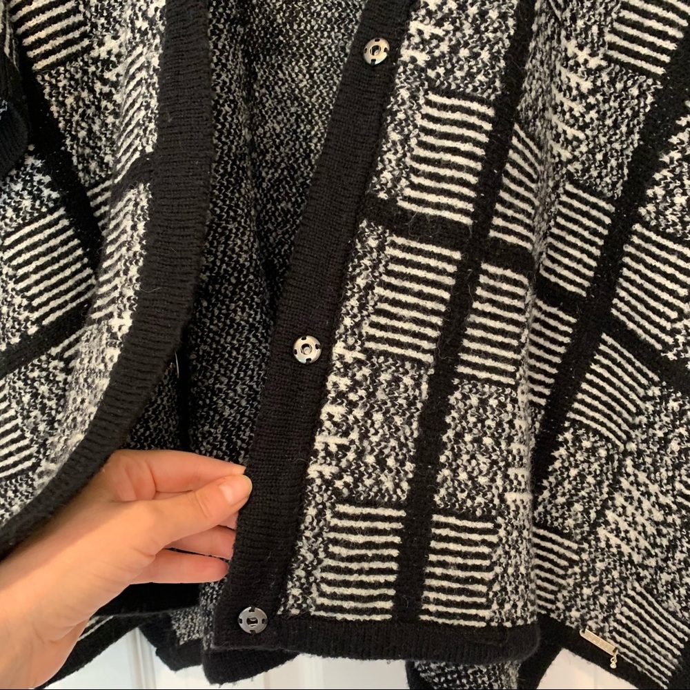 Guess black and white wool poncho draped cardigan sweater - Picture 4 of 8